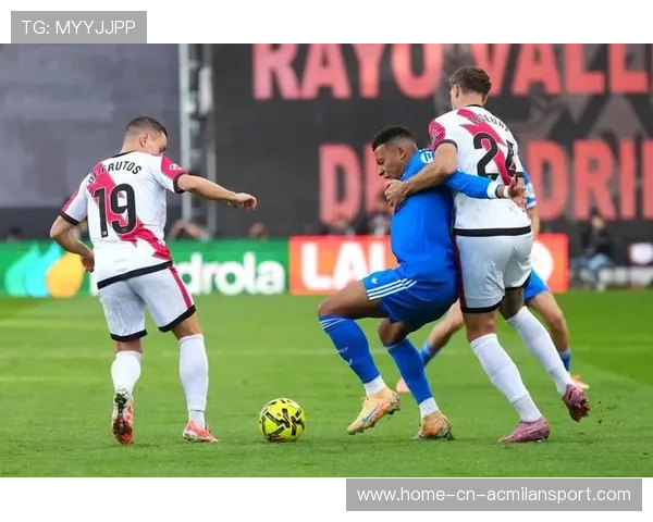 维尼修斯接长传后迅速内切：锋线上的独特艺术