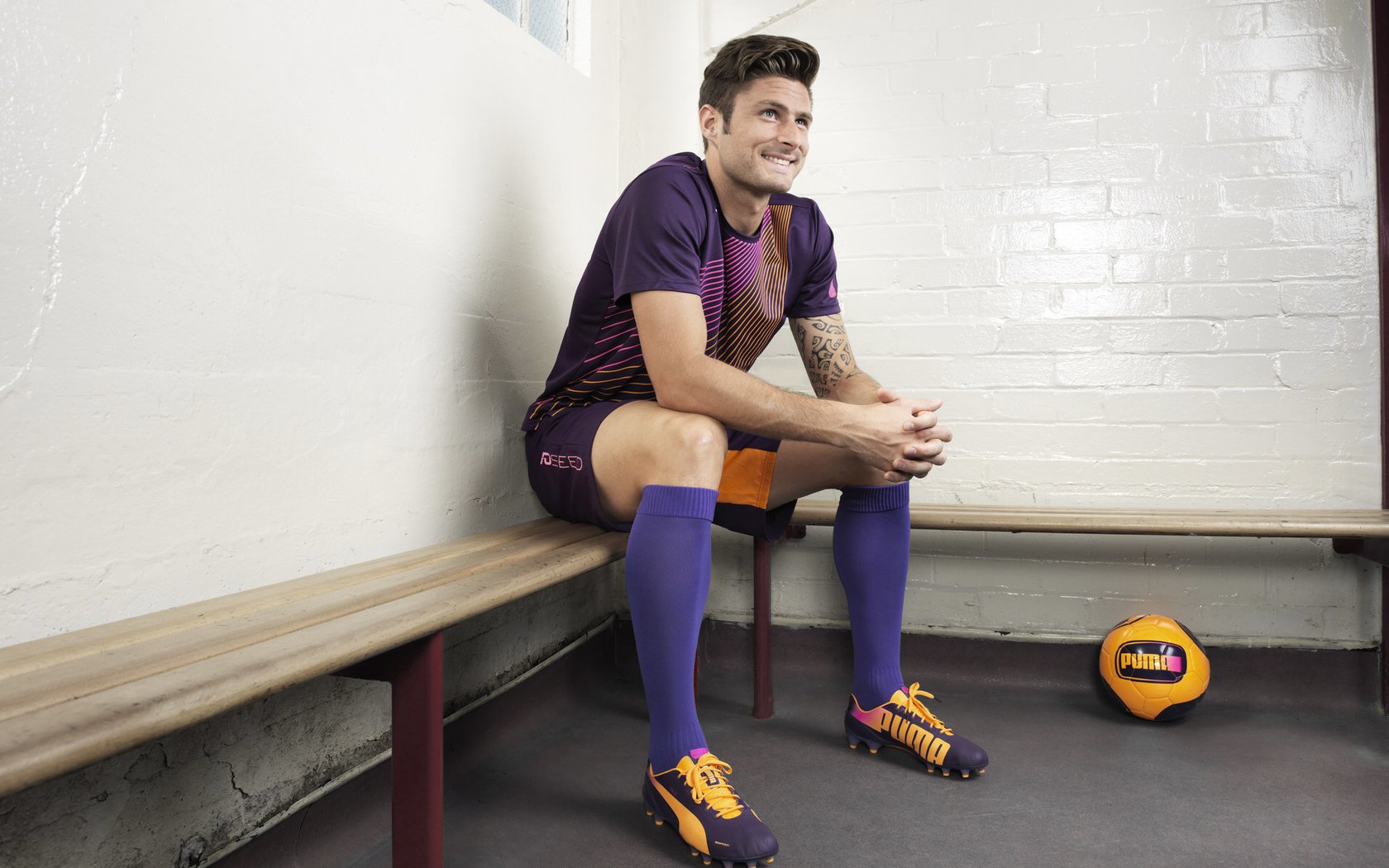 弗兰:全黑队的“速度怪兽”,突破后快速找到队友为其创造机会